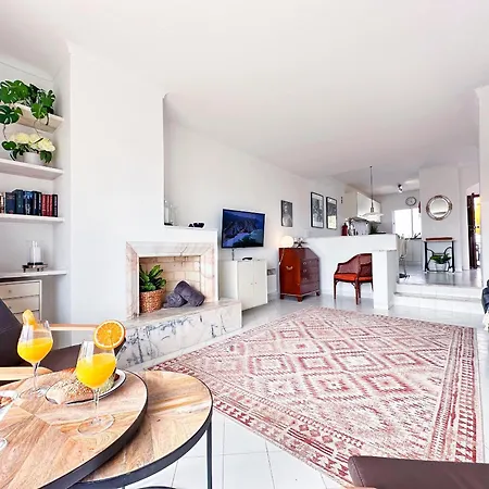 Stunning Sunrise & Sunset Rooftop By Becherish Apartament *