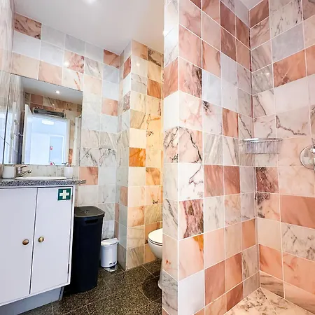 Stunning Sunrise & Sunset Rooftop By Becherish Apartament *