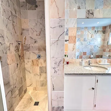 Stunning Sunrise & Sunset Rooftop By Becherish Διαμέρισμα