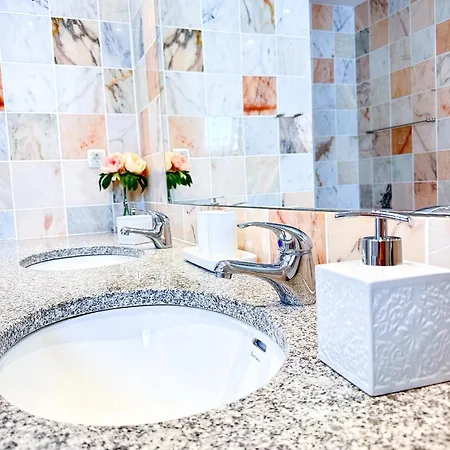 Lägenhet Stunning Sunrise & Sunset Rooftop By Becherish