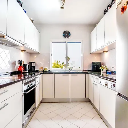 Apartment Stunning Sunrise & Sunset Rooftop By Becherish Albufeira